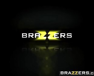 Brazzers.com - nubiles like it large - (kendall woods) - be greater quantity like your stepsister